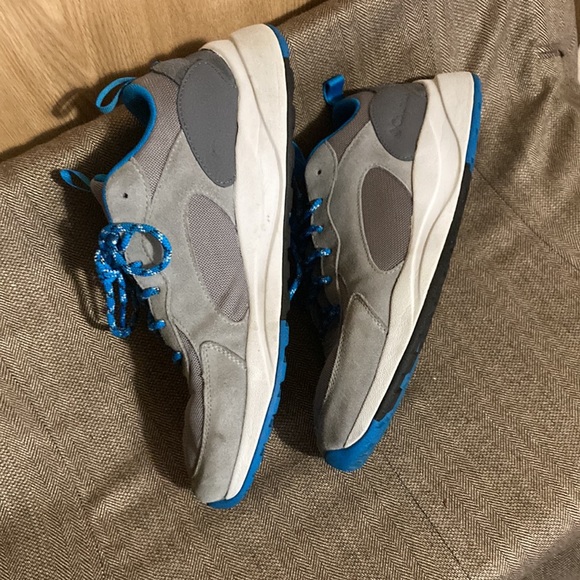 Men’s size 11 Columbia Running Shoes. Teal and Gray. Worn twice. Super comfy! - Picture 2 of 3